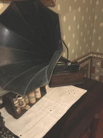 Phonograph